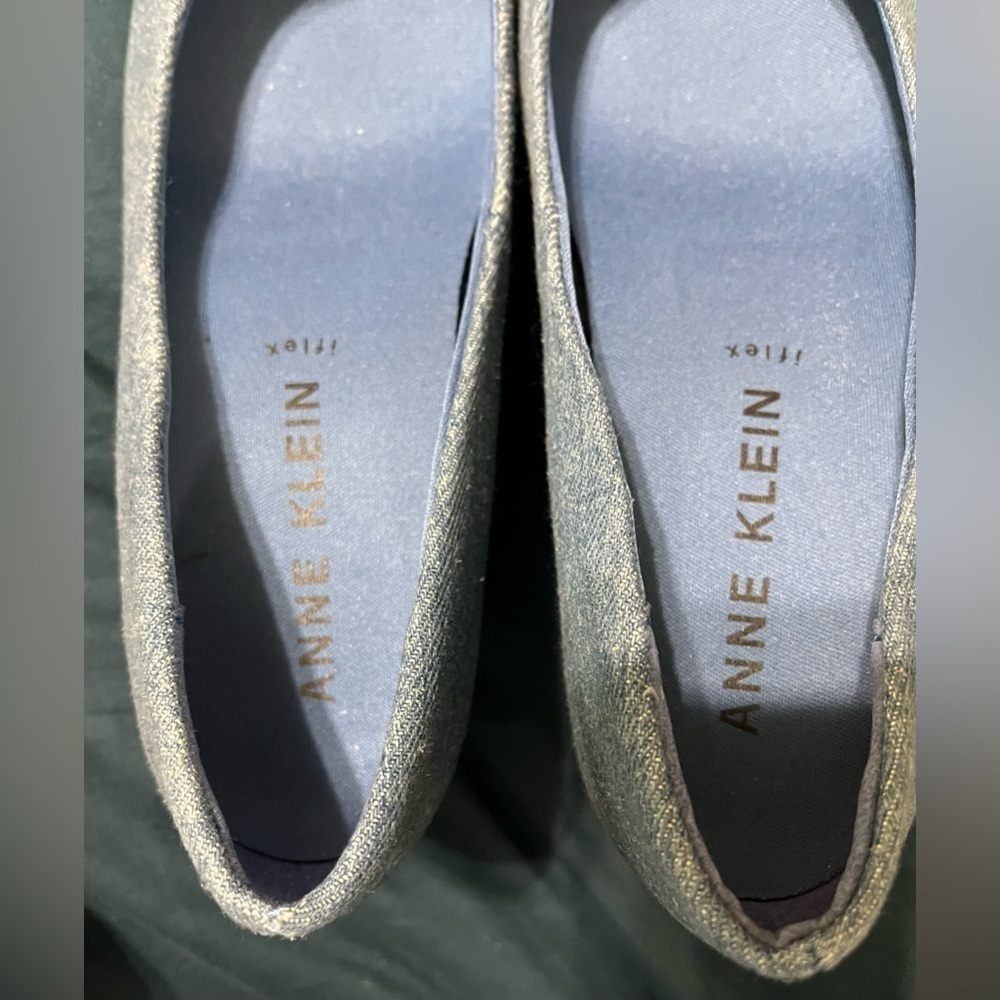 Anne Klein Women’s Sadie Wedge Pump Shoes 7.5M Blue Denim Chain Buckle Round Toe - Picture 7 of 7